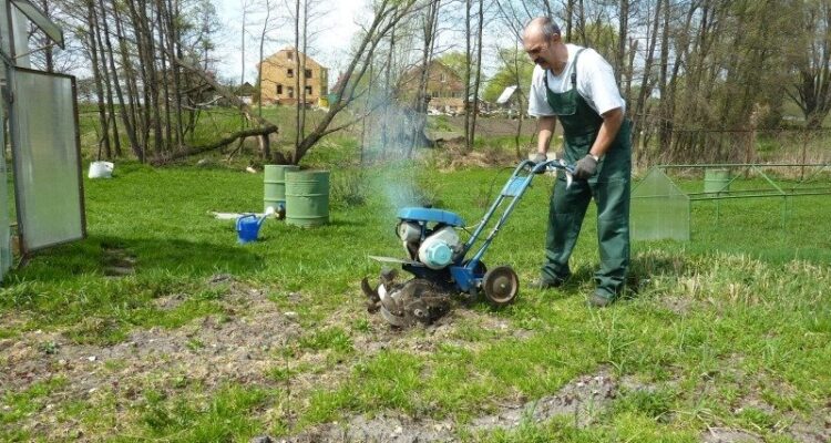 Работы на даче в майские праздники. Инструменты и приспособления