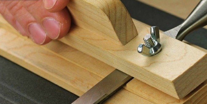 Самодельное приспособление для заточки стамесок