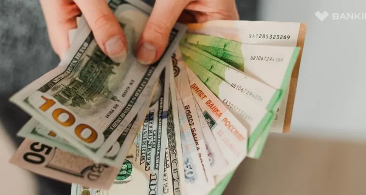 Ближе к 90? Эксперты рассказали, до каких отметок может упасть доллар