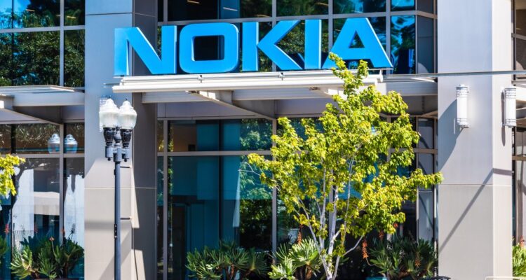 Nokia покинула рынок смартфонов