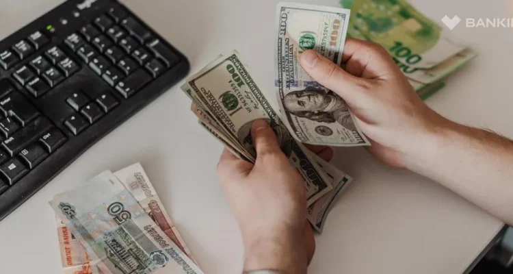 Покупать доллары сейчас или ждать дальнейшего укрепления рубля? Прогноз эксперта