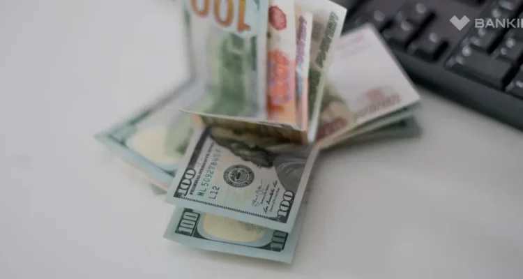 «Доллар будет сначала по 85, потом по 100»: прогноз курса валют