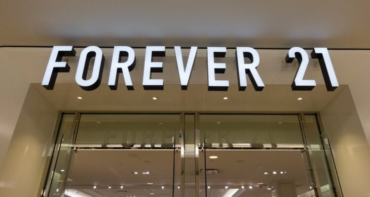 Американский бренд одежды и аксессуаров Forever 21 ликвидирует бизнес в США